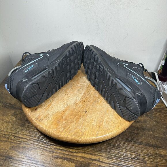 Athletic_Shoes